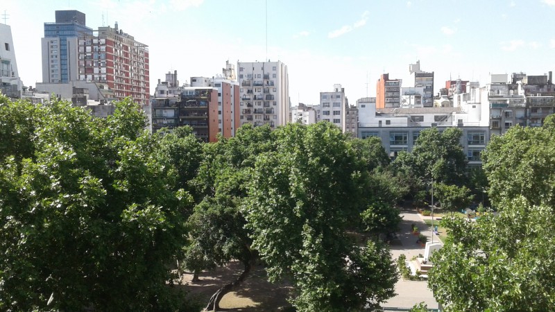 Precioso 3 Ambientes con Balcon y Vista Panoramica a La Plaza. ALQUILADO!