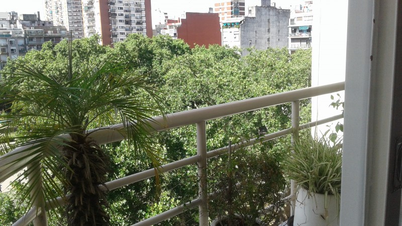 Precioso 3 Ambientes con Balcon y Vista Panoramica a La Plaza. ALQUILADO!