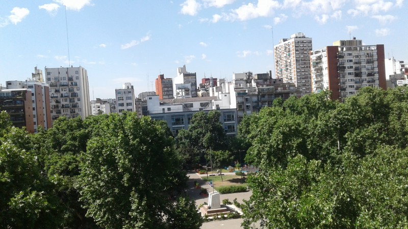 Precioso 3 Ambientes con Balcon y Vista Panoramica a La Plaza. ALQUILADO!
