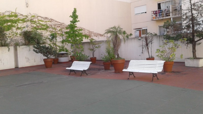Precioso 3 Ambientes con Balcon y Vista Panoramica a La Plaza. ALQUILADO!