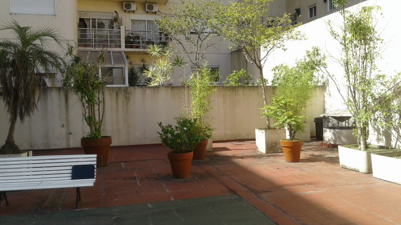 Precioso 3 Ambientes con Balcon y Vista Panoramica a La Plaza. ALQUILADO!