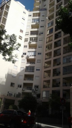 Precioso 3 Ambientes con Balcon y Vista Panoramica a La Plaza. ALQUILADO!