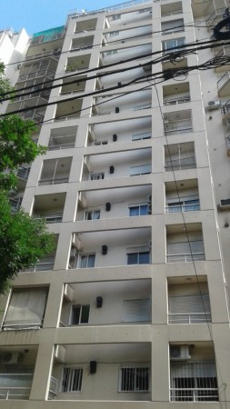Precioso 3 Ambientes con Balcon y Vista Panoramica a La Plaza. ALQUILADO!