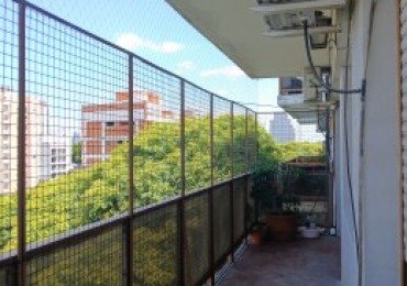 Comodisimo 3 Ambientes con Enorme Balcon Corrido!